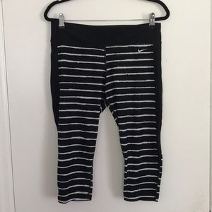 Nike Cropped Striped Legging